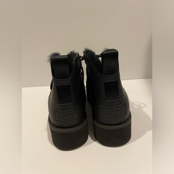 UGG Boots Size 6 Women’s (Like New) - Picture 4 of 16
